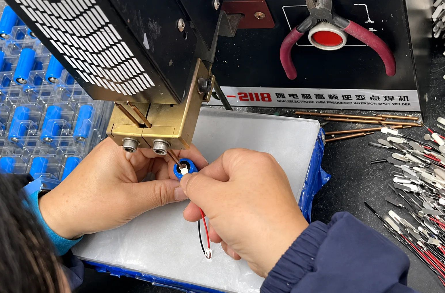 Spot welding a nickel tab onto a cylindrical cell